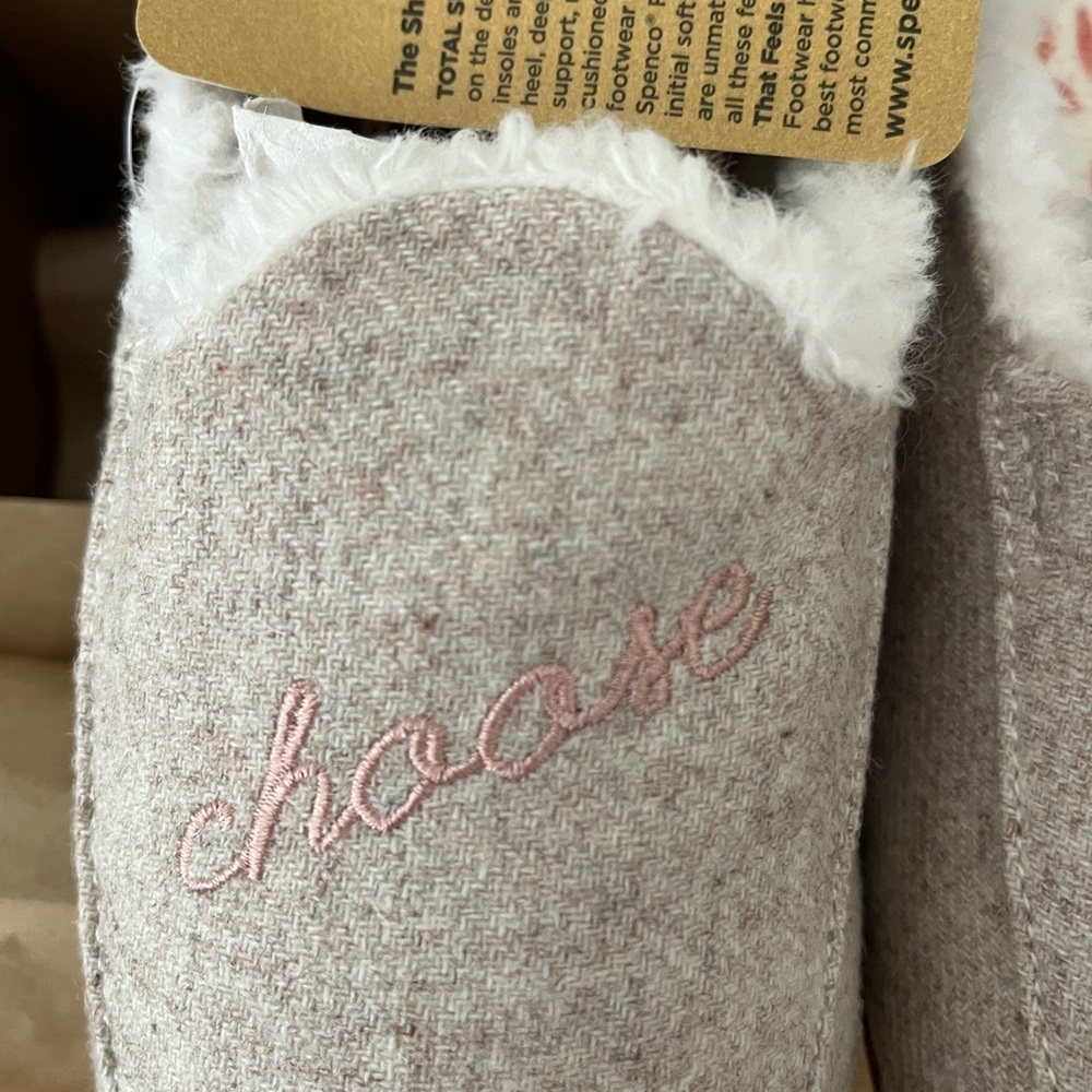 Spenco orthotics slippers. Oatmeal color with dark tan soles. Size 7 1/2 medium. - Picture 4 of 14